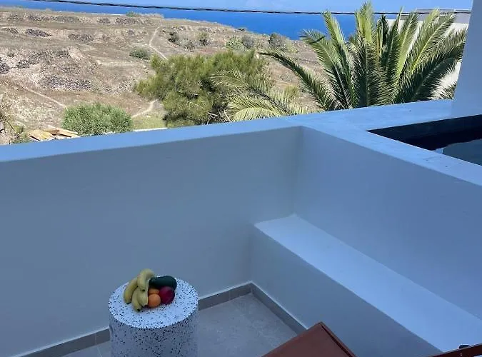 Acanthus - With Private Hot Tub *